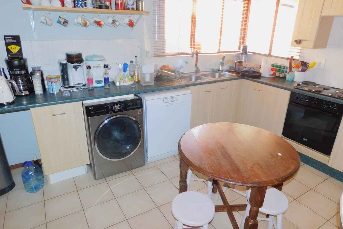 3 Bedroom freehold cluster for sale in Douglasdale - Photo 4