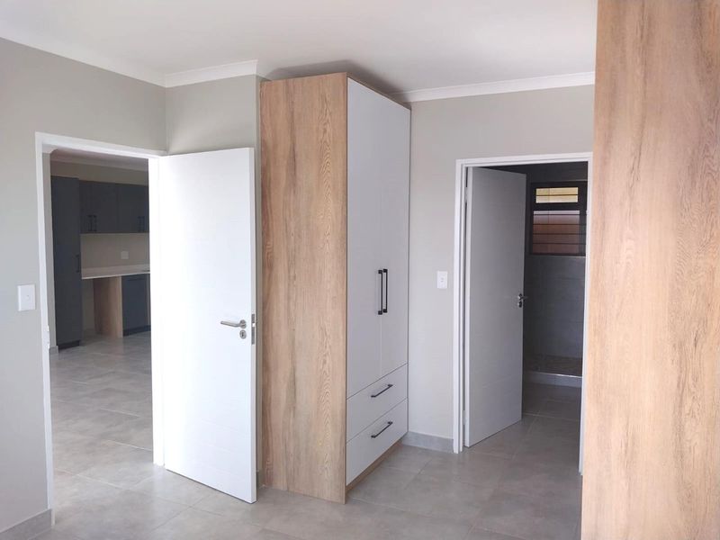UPPER FLOOR 2 BEDROOM UNIT WITH BALCONY NOW AVAILABLE TO RENT IN OLYMPUS - Photo 9