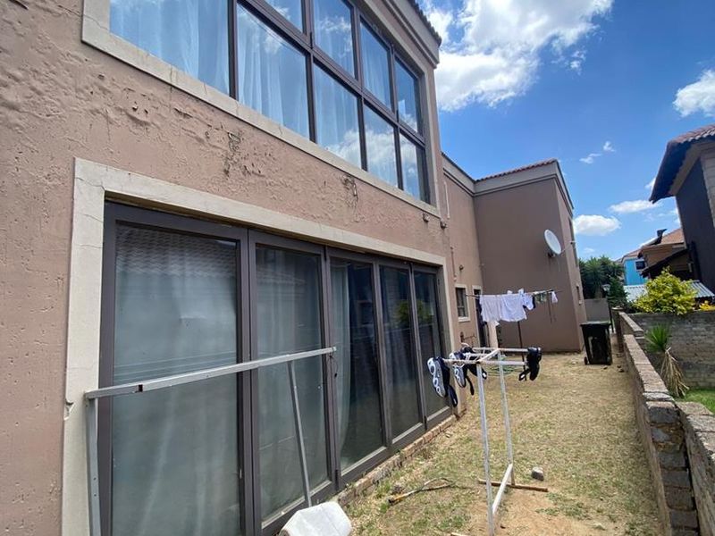 6 bedroom home for sale - Photo 6