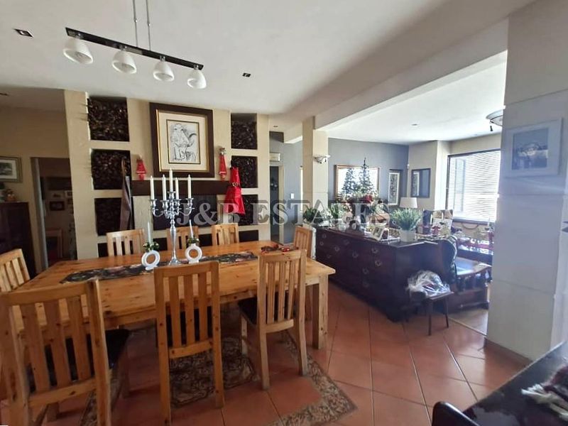 "Own a Slice of Heaven: Lagoon Views & Investment Potential!" - Photo 9