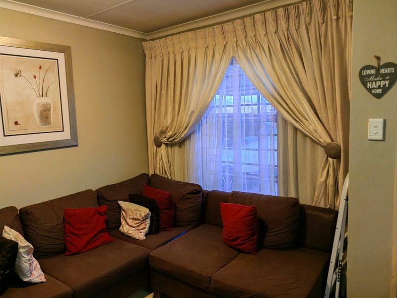 Riverside View Family Home R 966 000 - Photo 9