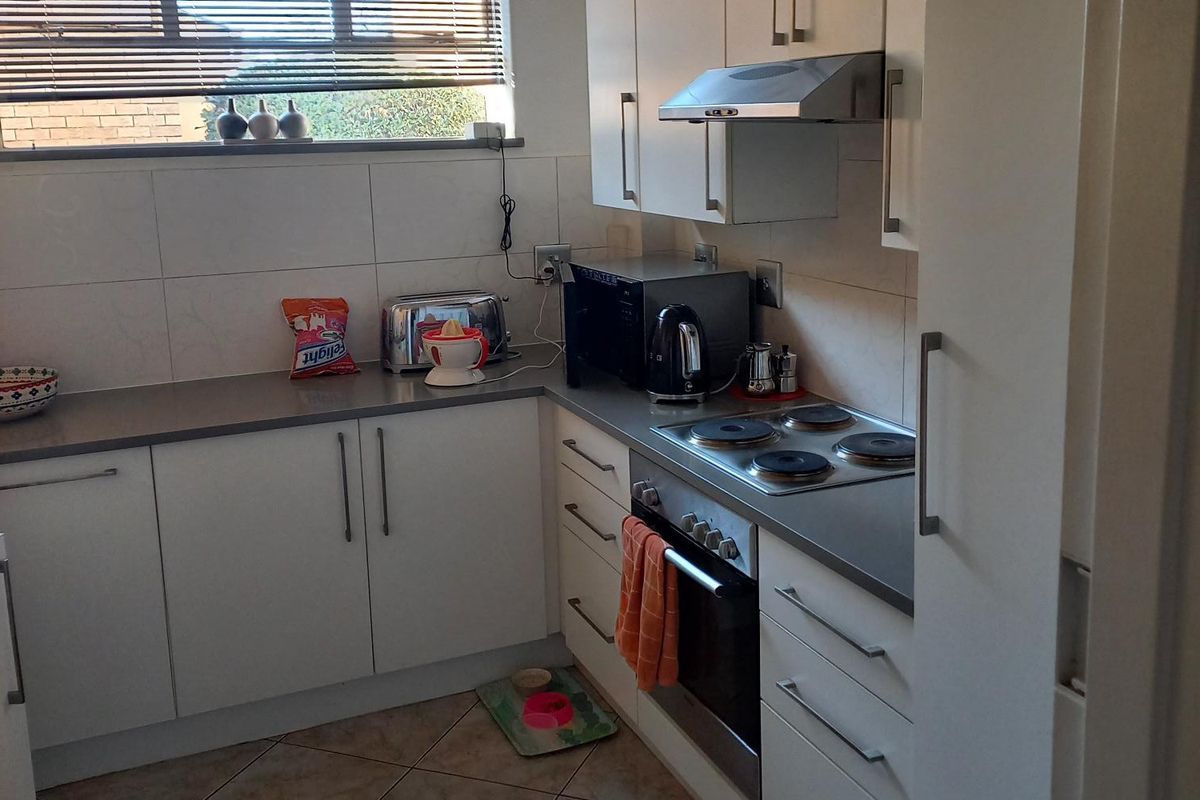 SPACIOUS TWO BEDROOMS - Photo 4