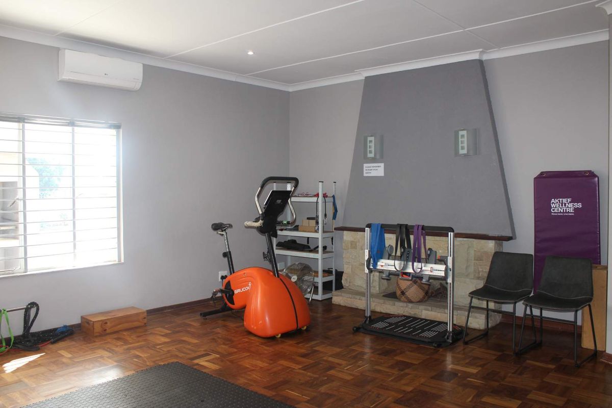 Prime 225m2 Commercial Office Space To Let – Fontana Road - Photo 3