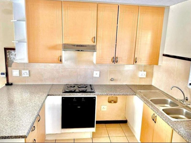 3 Bedroom Apartment for Sale - Photo 3