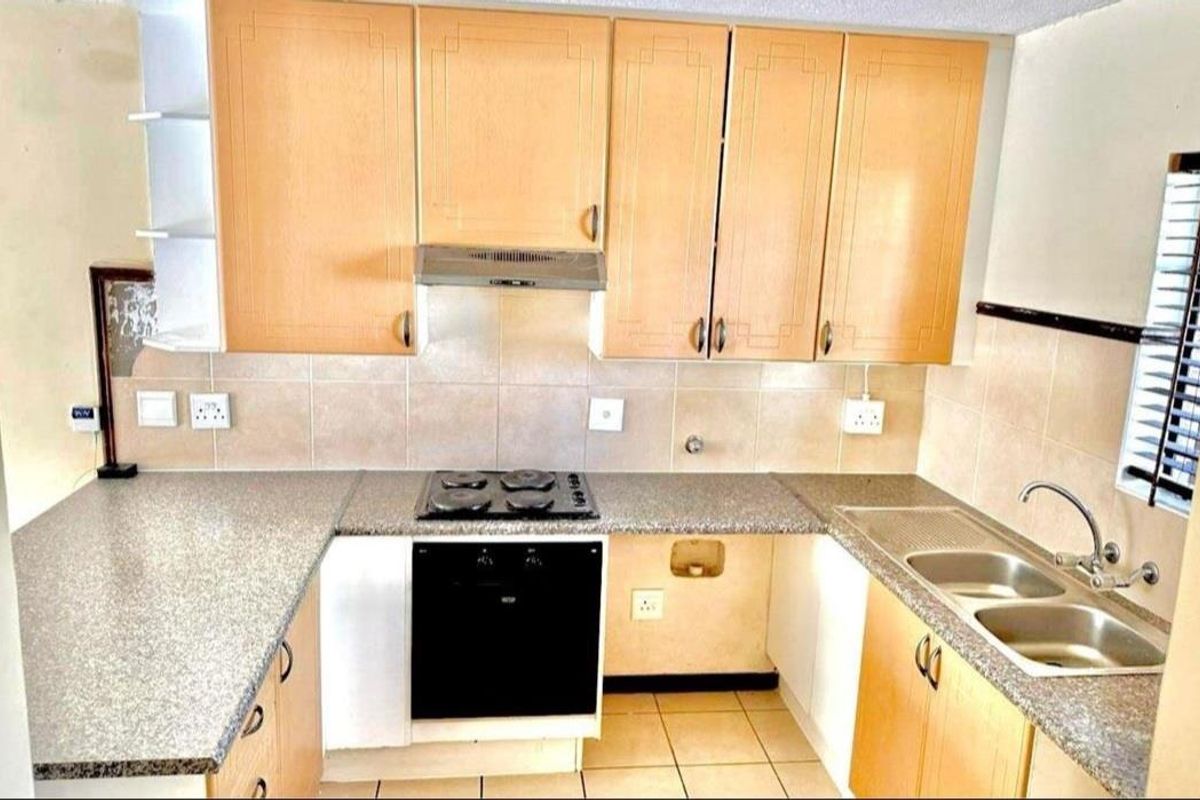 3 Bedroom Apartment for Sale - Photo 3
