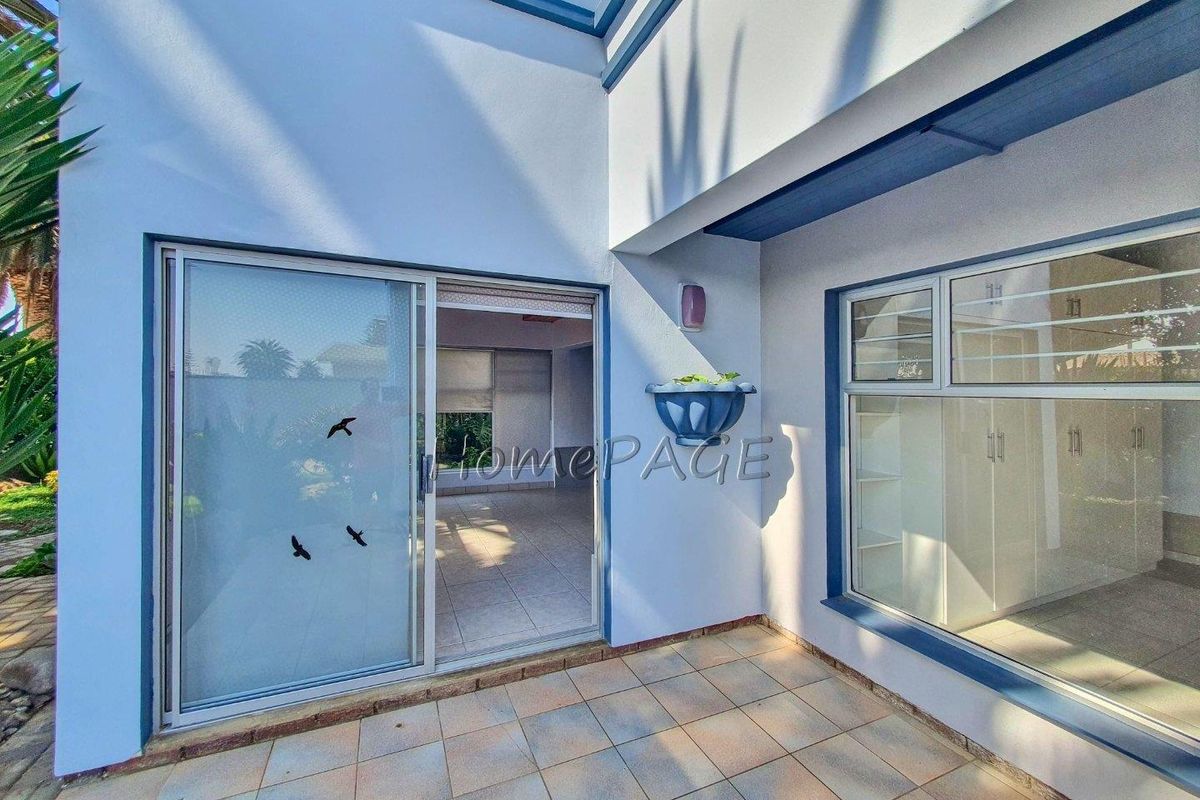 Ext 1, Henties Bay:  6 Bedr home NEWLY RENOVATED recently - Photo 5
