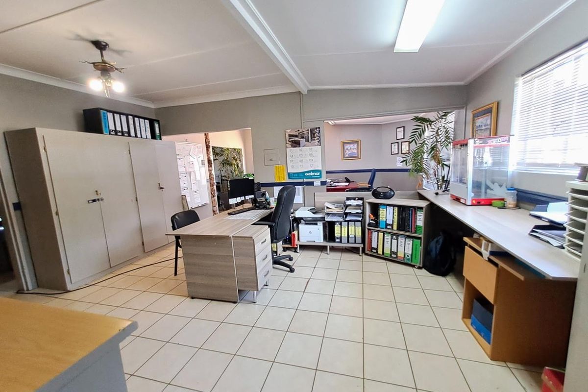 The Ultimate High-Exposure Commercial Property for Your Business - Photo 4