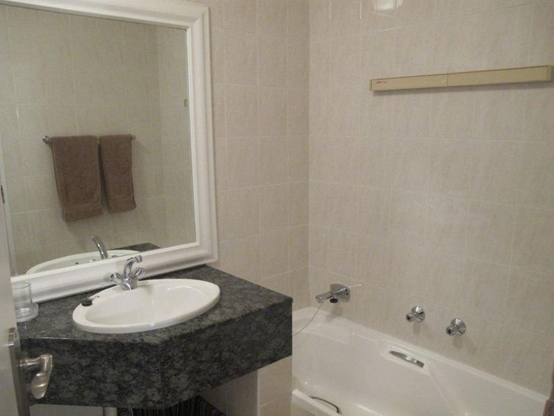 FURNISHED BACHELOR APARTMENT - Photo 6