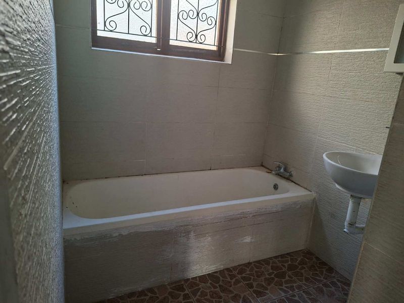 3 Bedroom house for Sale in Malvern , Queensburgh - Photo 9
