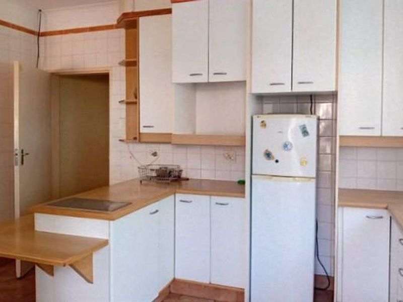 Four Bedroom Family Home To Let In Lombardy East - Photo 4