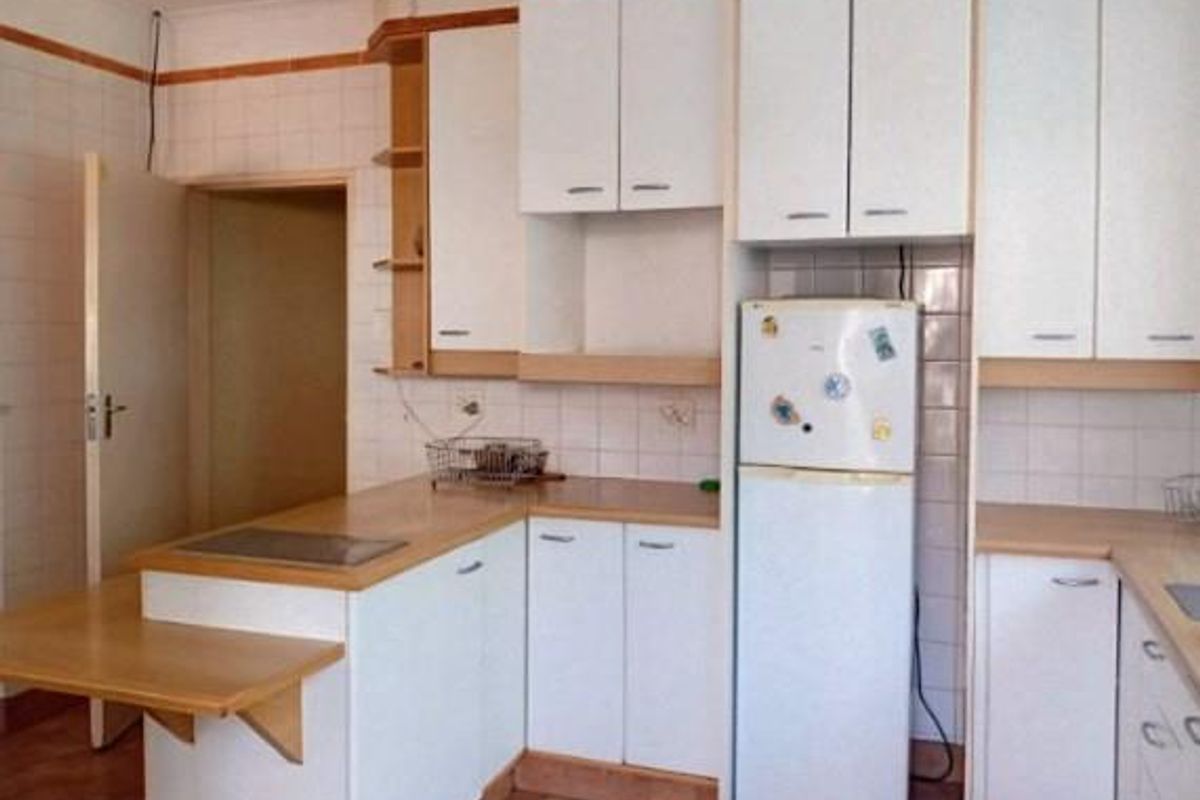 Four Bedroom Family Home To Let In Lombardy East - Photo 4