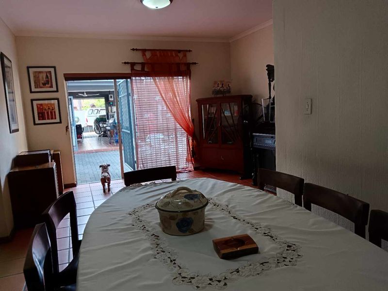 A Gem in the heart of Karenpark, a must see. - Photo 9