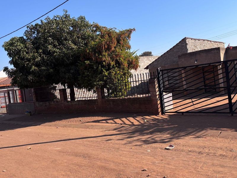 3 BEDROOM HOUSE FOR SALE - Photo 4