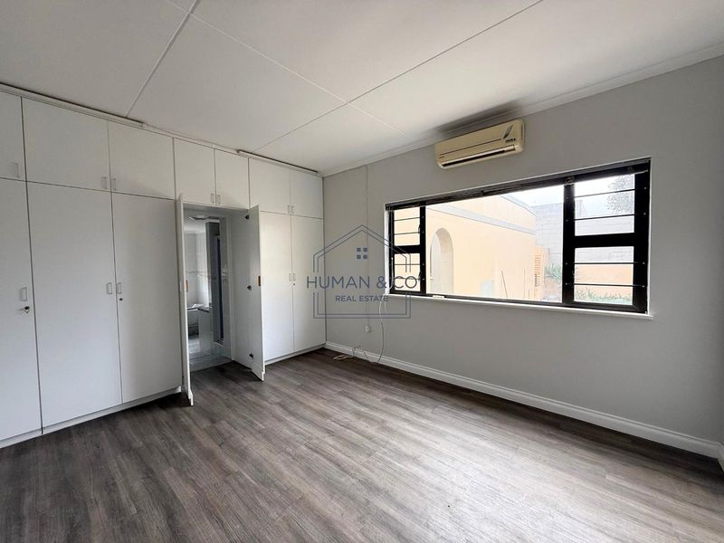 Spacious 4-Bedroom Home with 1 Bedroom Flat & Additional Flatlet – Ideal for a Large Family or Investment Opportunity - Photo 9