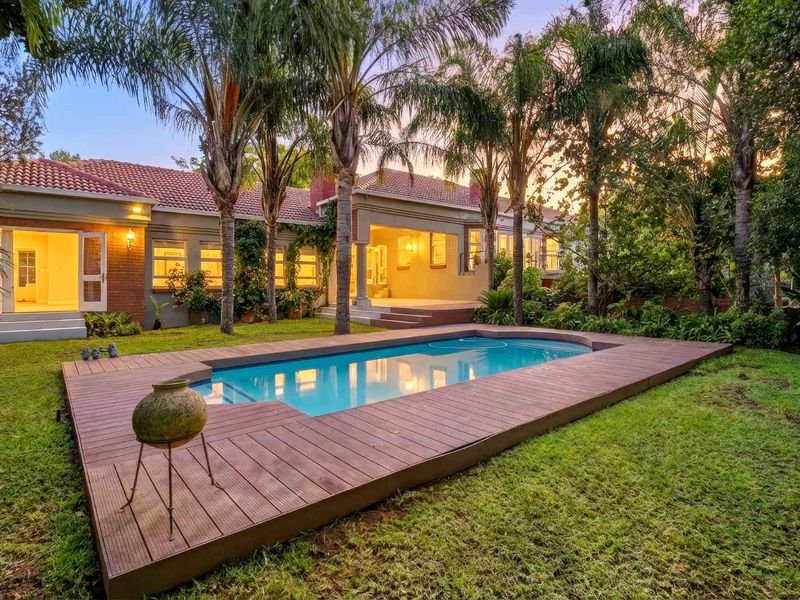 Exquisite Multi-Level Living in Dainfern Golf Estate ​4 Bedrooms | 4 Bathrooms | Triple Garage + Wine Cellar - Photo 2