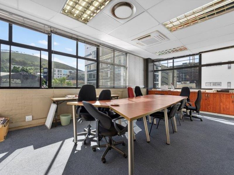 Mixed-Use Sectional Title Unit for Sale – Cape Town CBD Graphic Centre, 199 Loop Street, Cape Town Asking Price: R6 800 000 - Photo 3