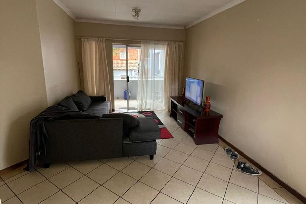 2 Bedroom top unit in Die Hoewes, Centurion for Sale - Photo 3