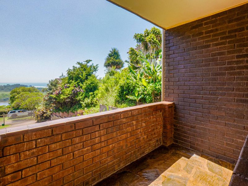 Spacious unit with sea and river views - Photo 2