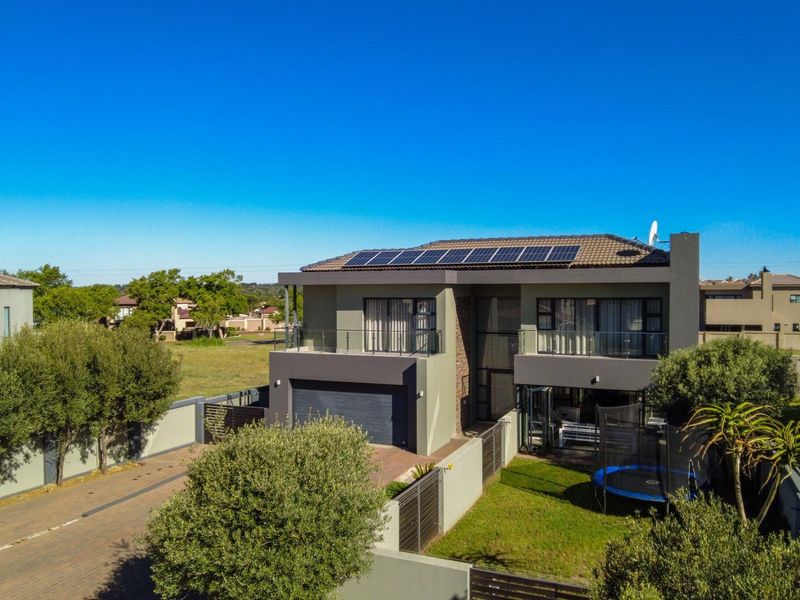 Gorgeous 4 Bedroom Home in La Como lifestyle estate - Photo 3