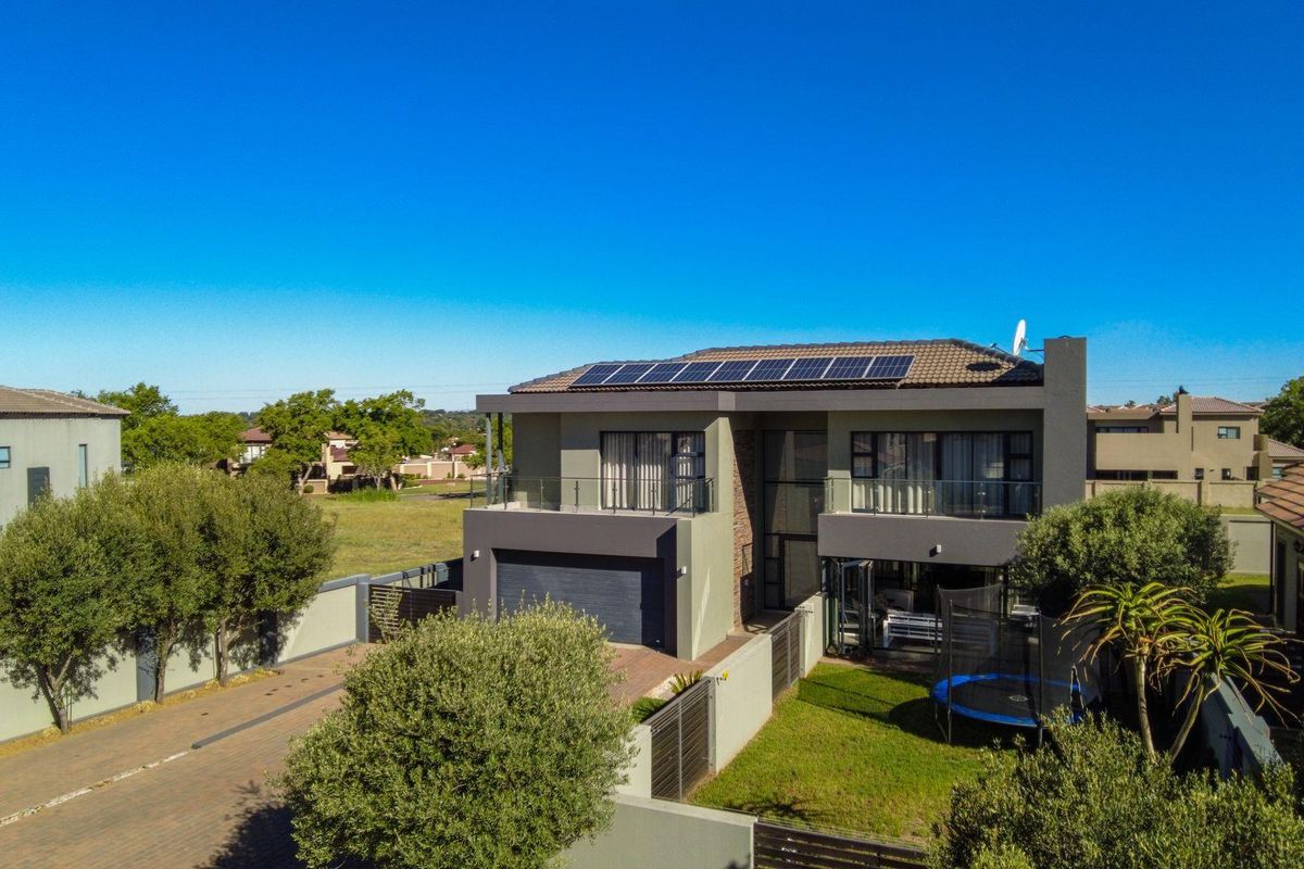Gorgeous 4 Bedroom Home in La Como lifestyle estate - Photo 3