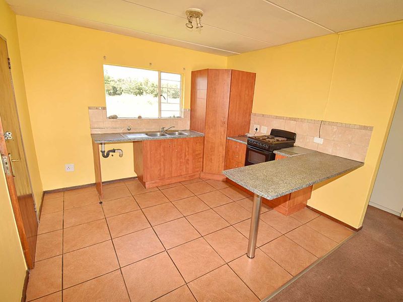 First Floor Apartment - Photo 8