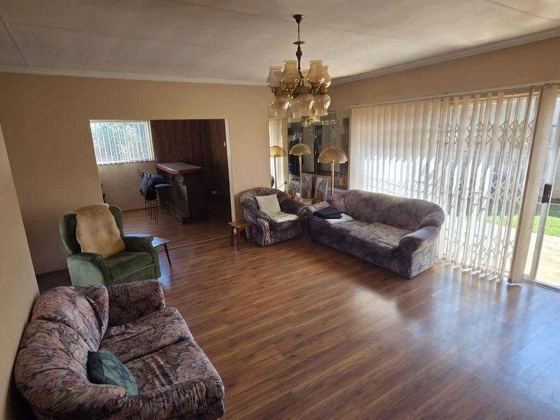 Breathtaking Twilight Charm: Your Perfect Family & Entertainer's Haven - Photo 4