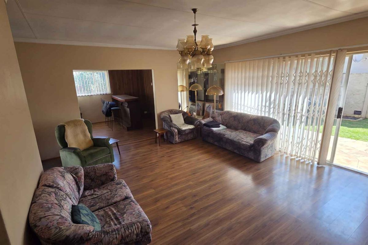 Breathtaking Twilight Charm: Your Perfect Family & Entertainer's Haven - Photo 4