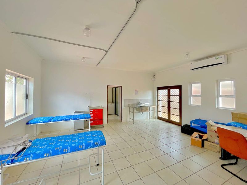 **Versatile Medical Consulting and Clinic Facility on Justice Mahomed Street - VIEW THIS WEEK TO MAKE YOUR OFFER**** - Photo 5