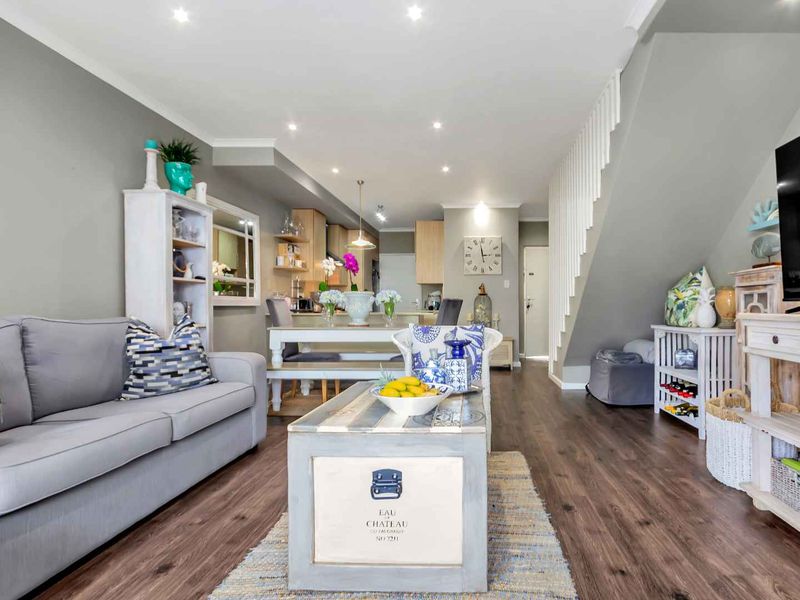 STYLISH AND CLASSY DUPLEX UNIT, IN A QUIET POSITION OFFERING PLENTY OF SPACE. - Photo 4