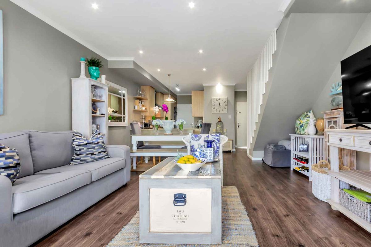 STYLISH AND CLASSY DUPLEX UNIT, IN A QUIET POSITION OFFERING PLENTY OF SPACE. - Photo 4