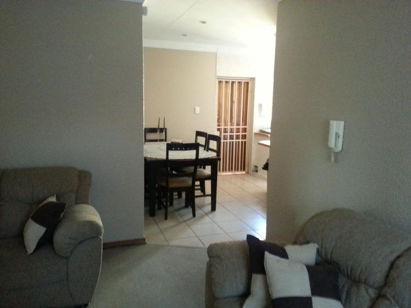 Pet Friendly Simplex for Sale - Photo 10