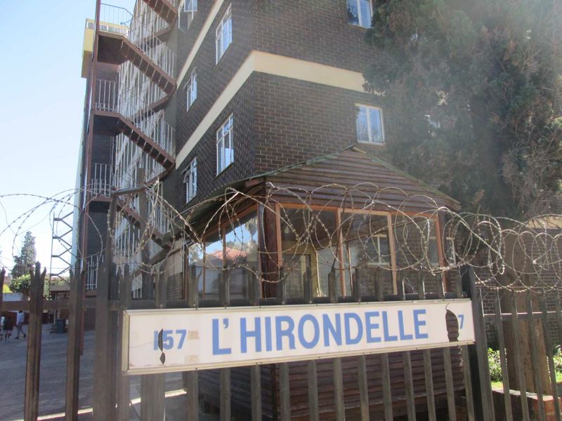 BEAUTIFUL [2] TWO BEDROOMS 89 SQM APARTMEMT FOR SALE  WITH A GOOD VIEW IN SUNNYSIDE PRETORIA - Photo 2