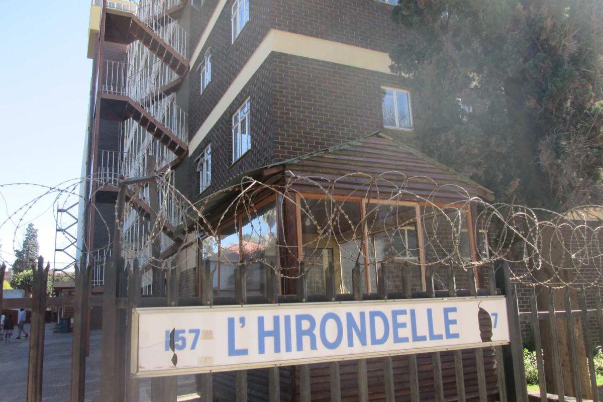 BEAUTIFUL [2] TWO BEDROOMS 89 SQM APARTMEMT FOR SALE  WITH A GOOD VIEW IN SUNNYSIDE PRETORIA - Photo 2