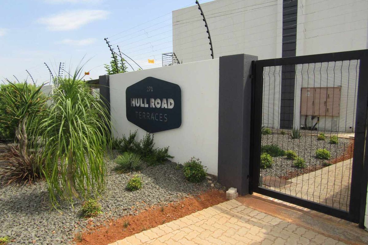 3 Bedroom Duplex well secured Complex - Photo 2