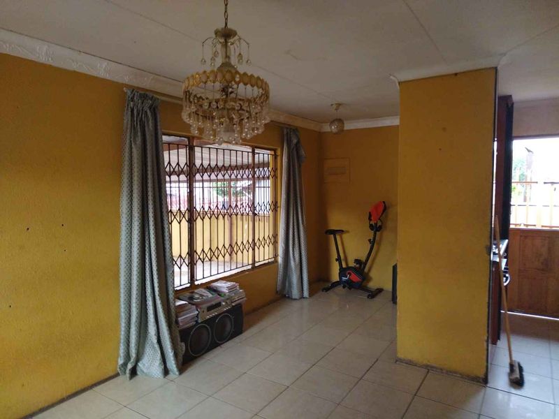 3 bedrooms house for sale in Soshanguve BB - Photo 8