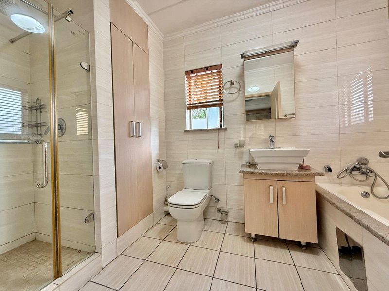 Charming Ground Floor Apartment in Secured Estate – Ideal for Young Professionals. - Photo 9