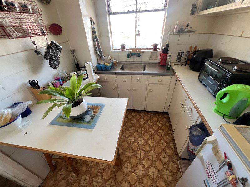 Unrenovated fifth floor find!! - Photo 7