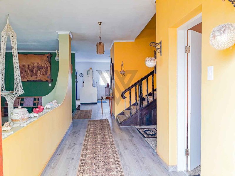 Spacious 6 Bedroom Home with 2 Bedroom Flatt. - Photo 9