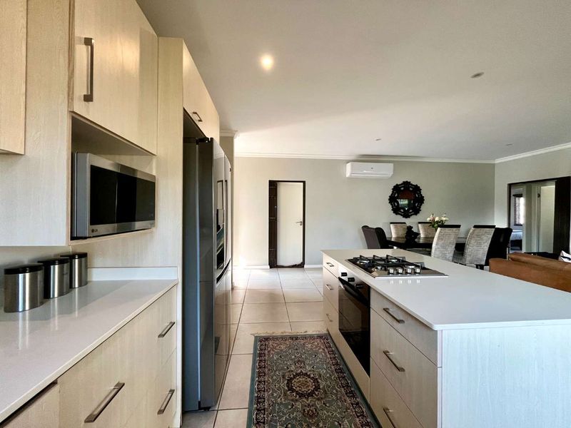 Stylish 3-Bedroom Family Home with Garden & Estate Amenities - Photo 6