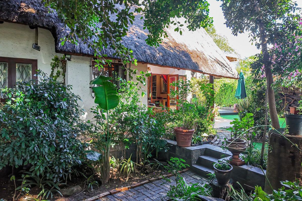 This charming and distinctive home could be your dream property. - Photo 3
