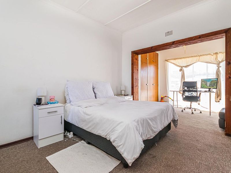 Live Large on the First Floor - Photo 7