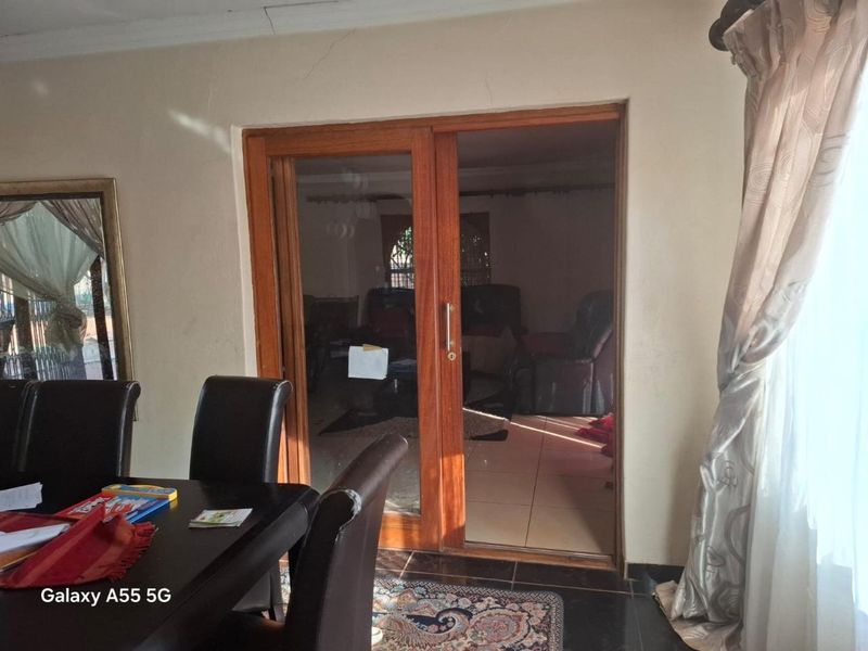 Family Retreat Home - Photo 2