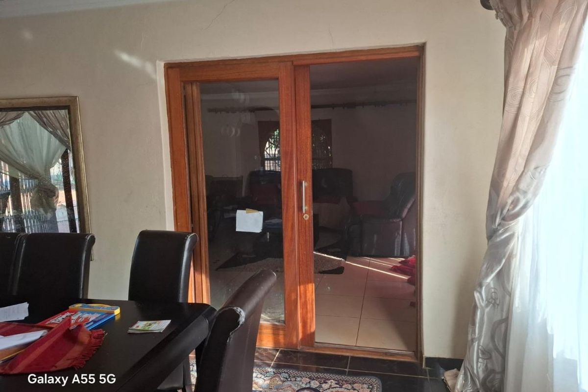 Family Retreat Home - Photo 2