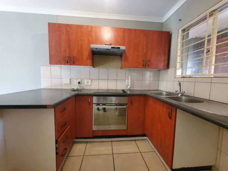 Beautiful ground floor apartment in Yale complex, Willowbrook - Photo 8