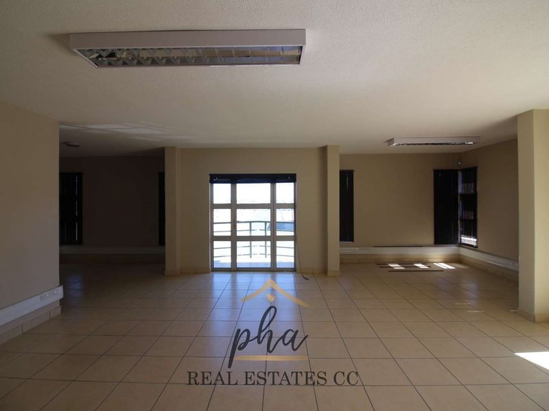 Warehouse with offices for sale - Swakopmund (Industrial) - Photo 6