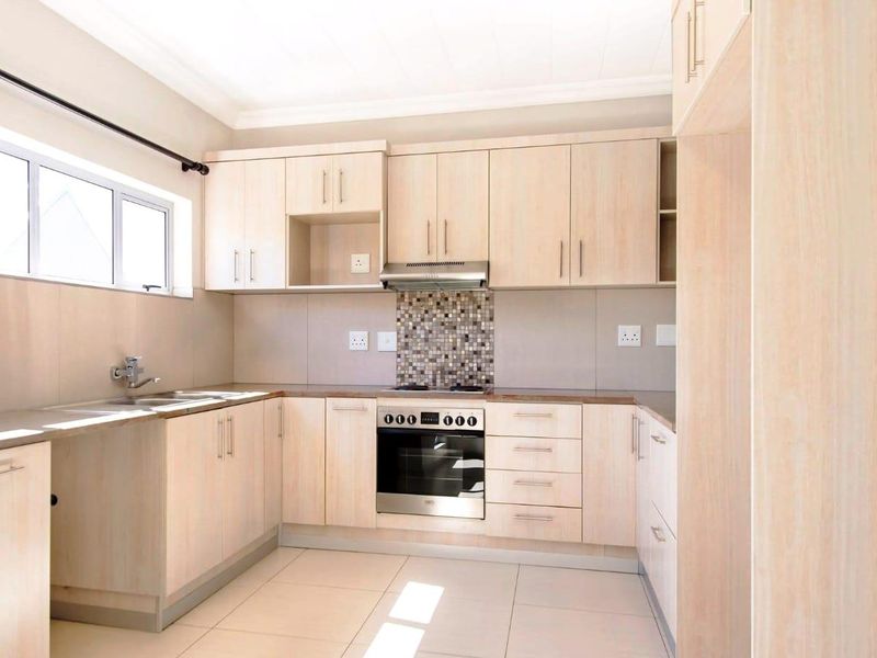 FOR SALE | LE MONT COMPLEX, Avis, Windhoek - Photo 2