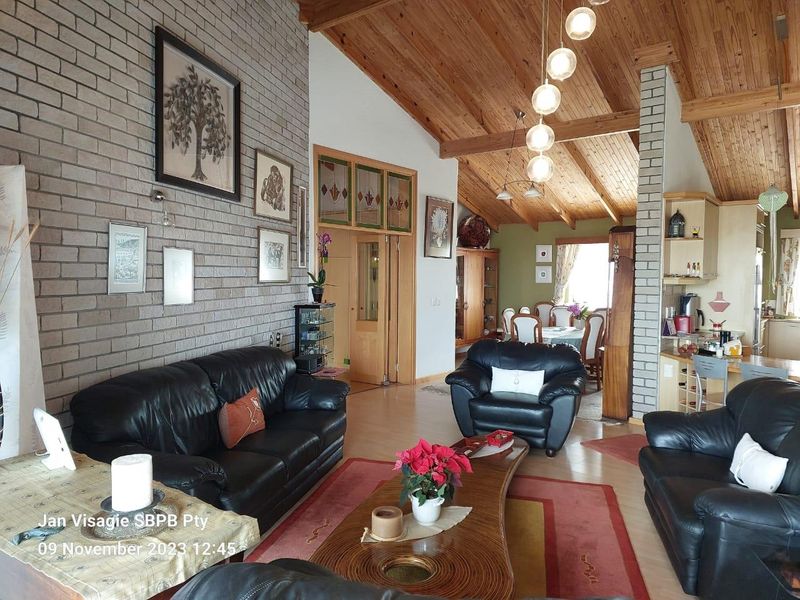 Freestanding House in Swakopmund only a few hundred metres away from the beach promenade! - Photo 9