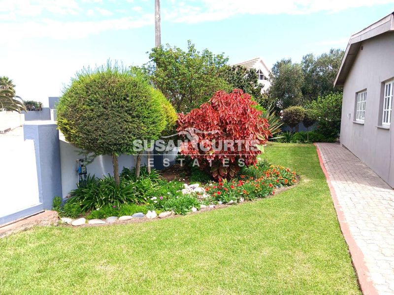 Large Family Home - Photo 10