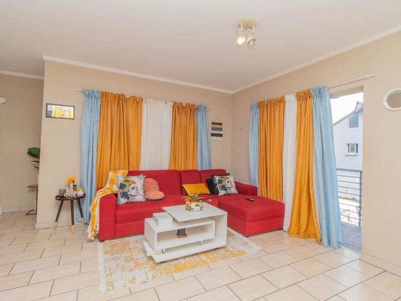 Renovated Elegant 2-Bedroom Retreat in Vibrant Parklands - Photo 3