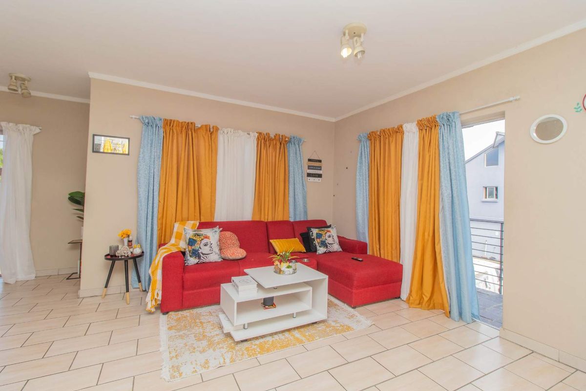 Renovated Elegant 2-Bedroom Retreat in Vibrant Parklands - Photo 3